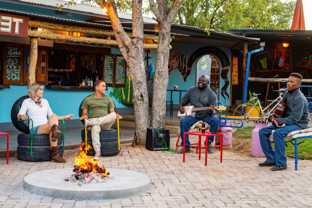 Musikalische Begleitung am Lagerfeuer