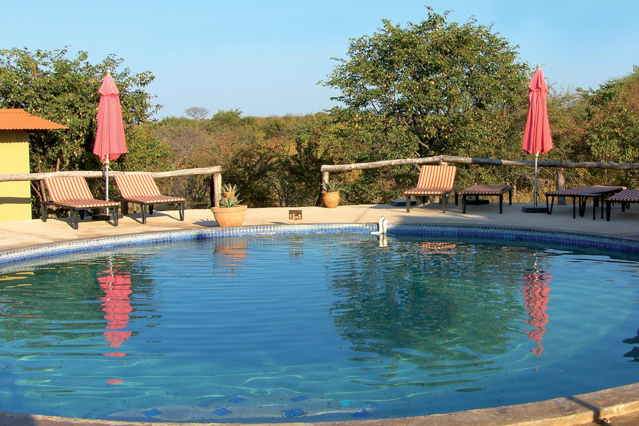 Nach einer Pirschfahrt Erfrischung am Pool