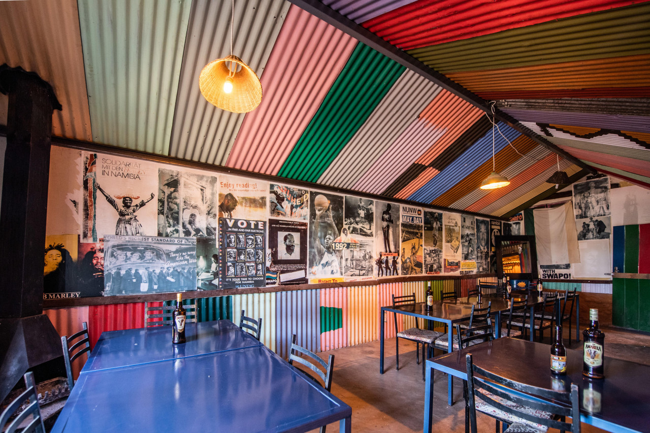 Im alten Zugabteil gibt es köstliche Auswahl an Speisen