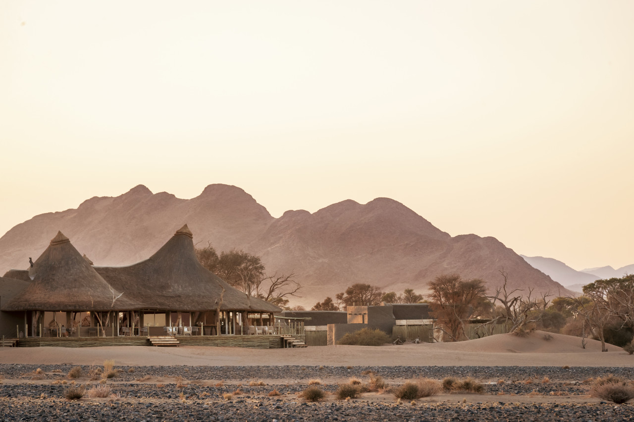Herz der Lodge mit Lounge, Bar und Essbereich