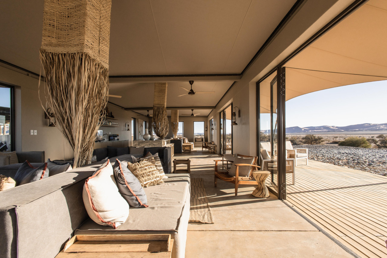 Herz der Lodge mit Lounge, Bar und Essbereich
