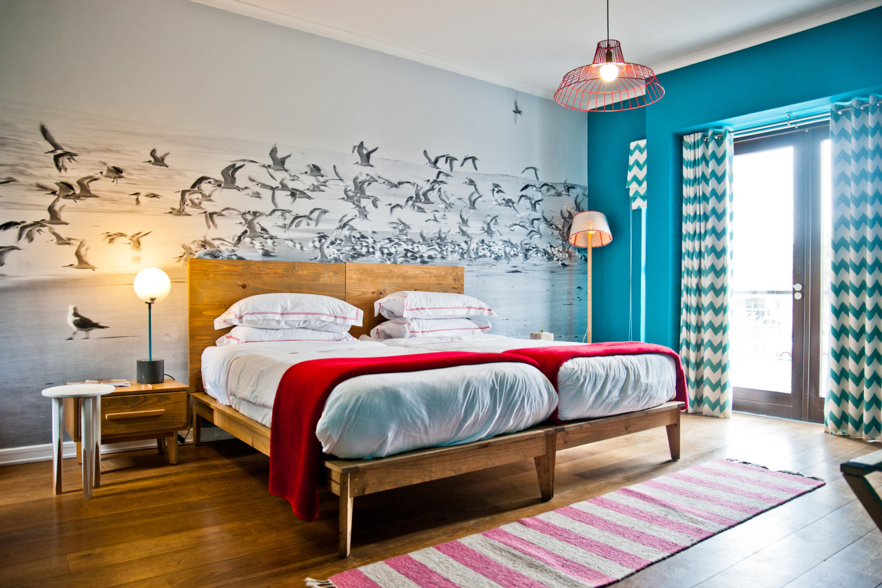 Geräumige Zimmer mit den Farben des Ozeans