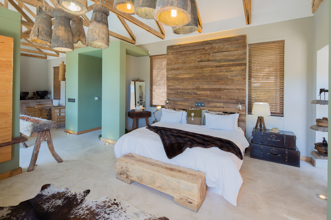 Moderne Premier-Suite mit Terrasse und Tauchbecken