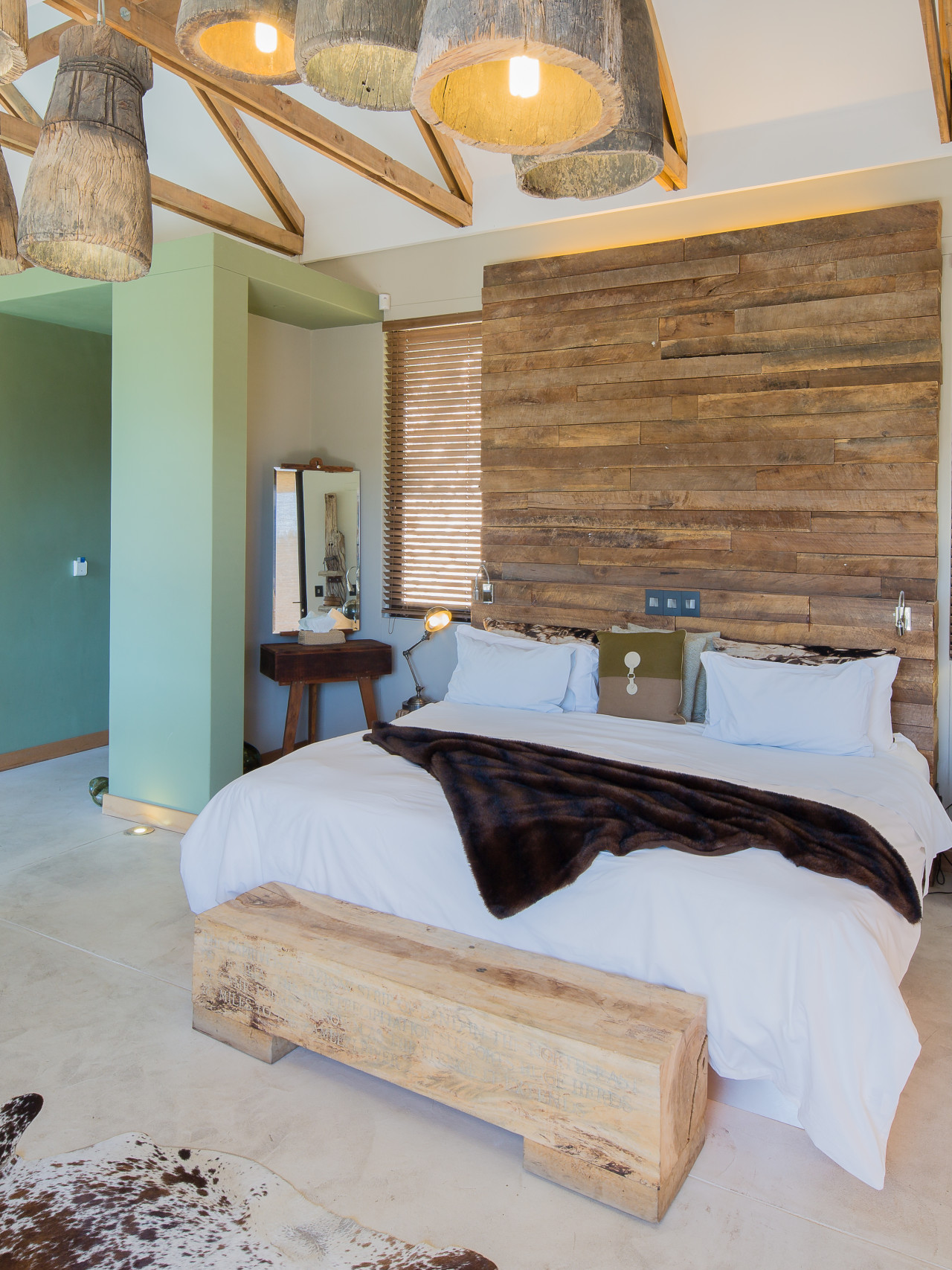 Moderne Premier-Suite mit Terrasse und Tauchbecken