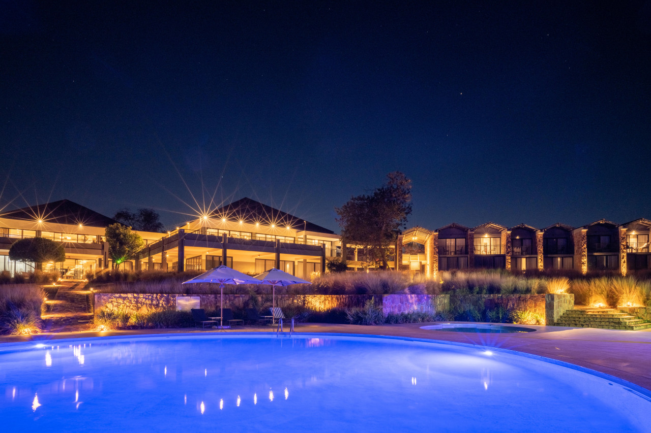 Lodge bietet einen Panoramablick auf den Ihema-See