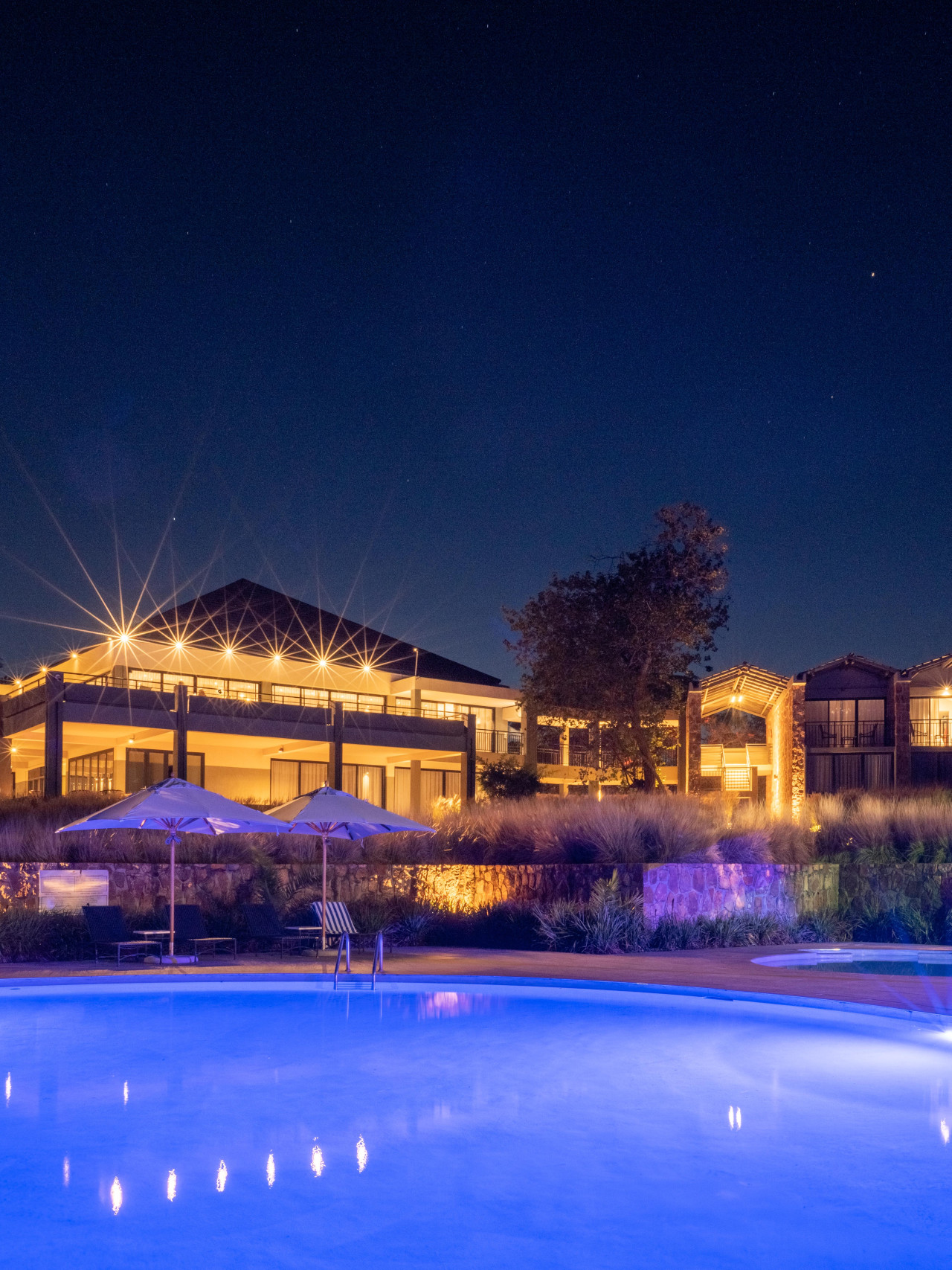 Lodge bietet einen Panoramablick auf den Ihema-See