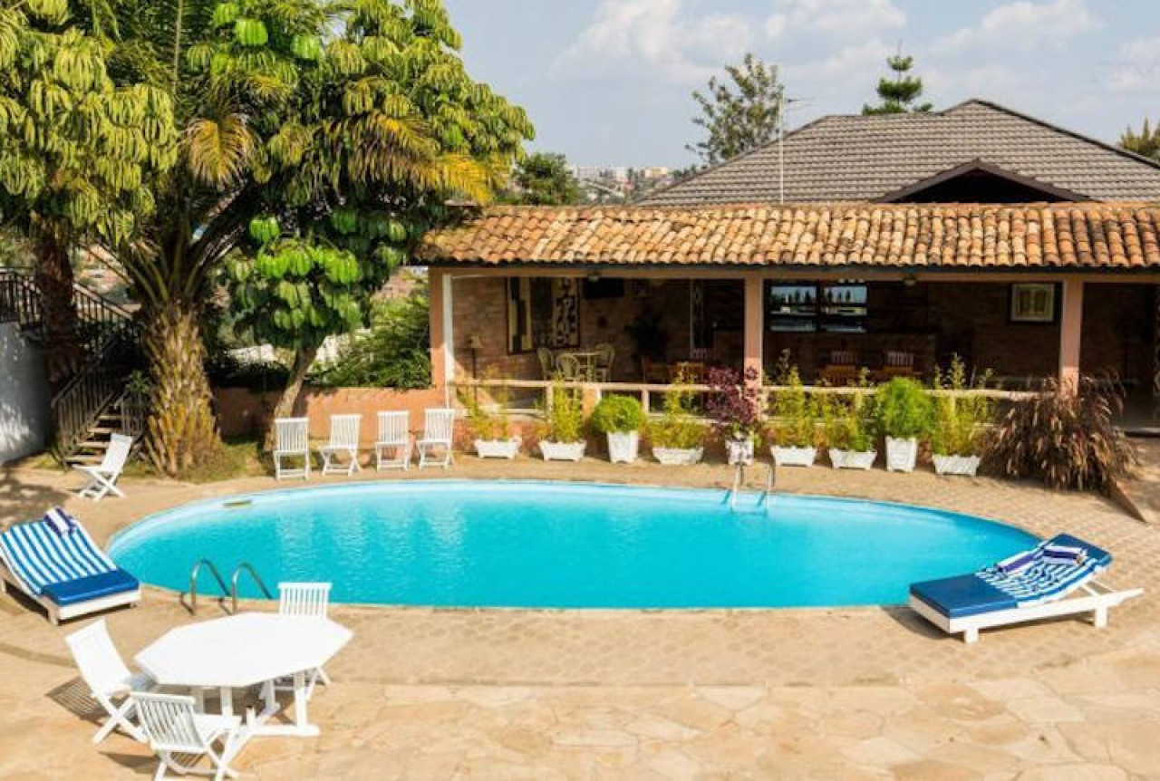 Erfrischung und Entspannung am Pool