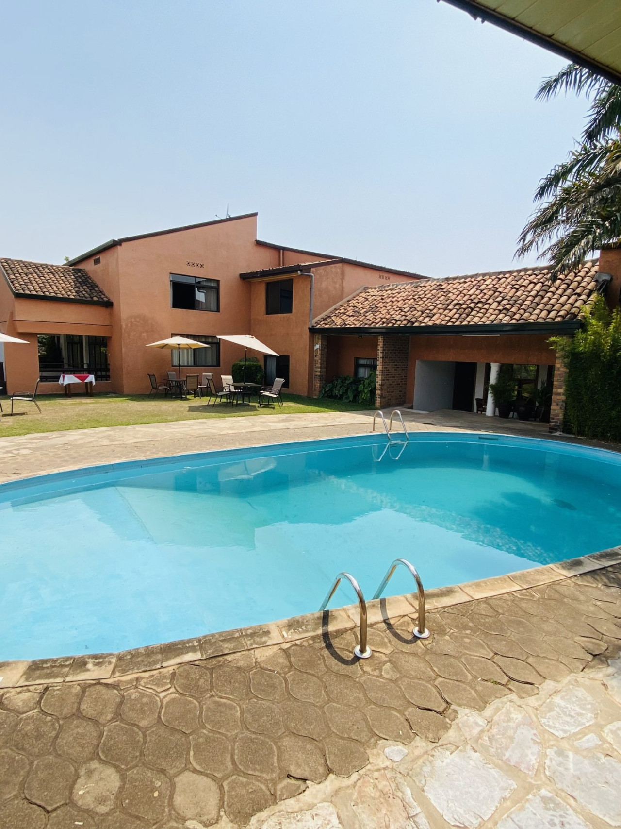 Einfache Lodge am Fusse des Virunga Sabiyinyo gelegen