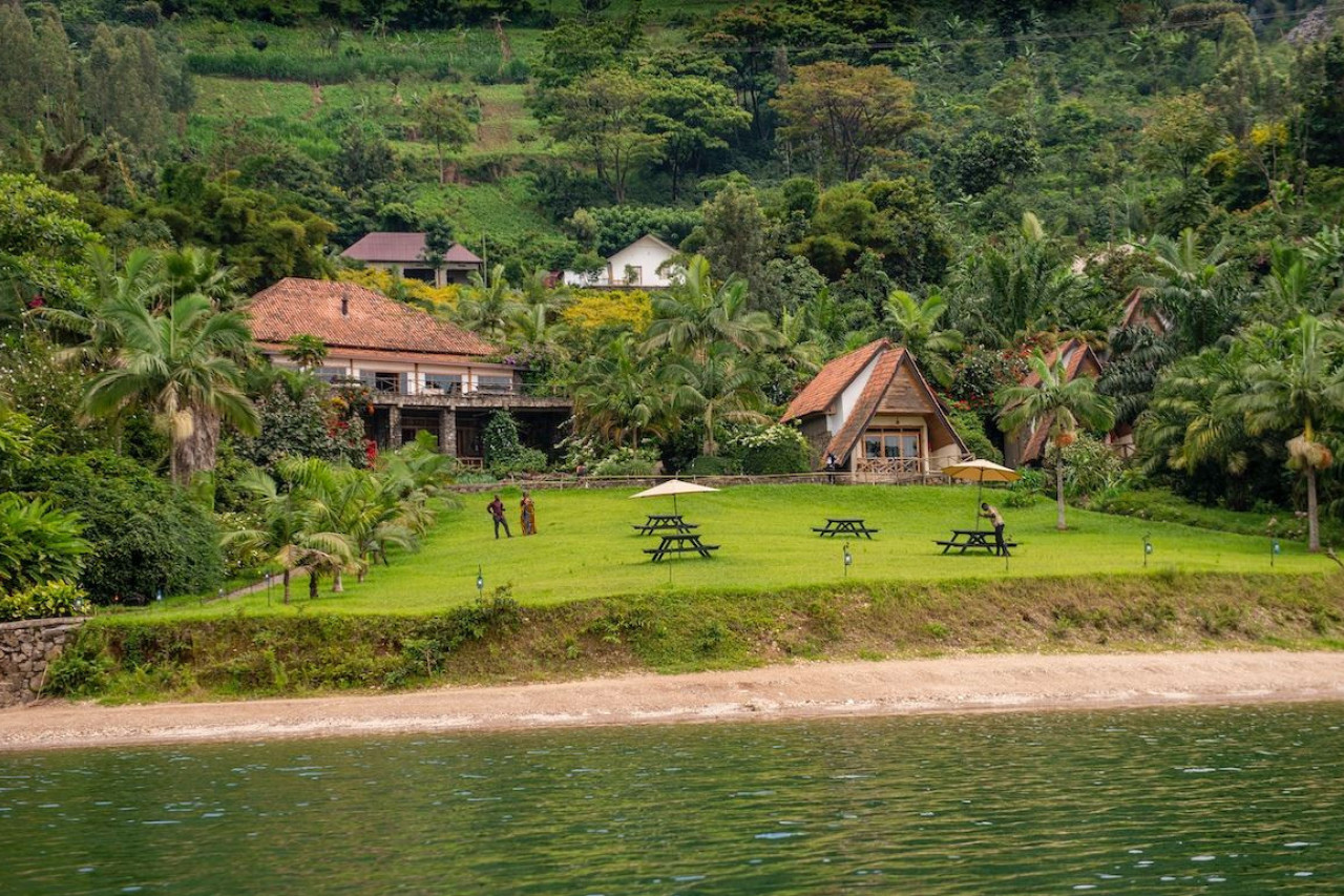Afrikanische Unterkunft mit Blick auf den Lake Kivu