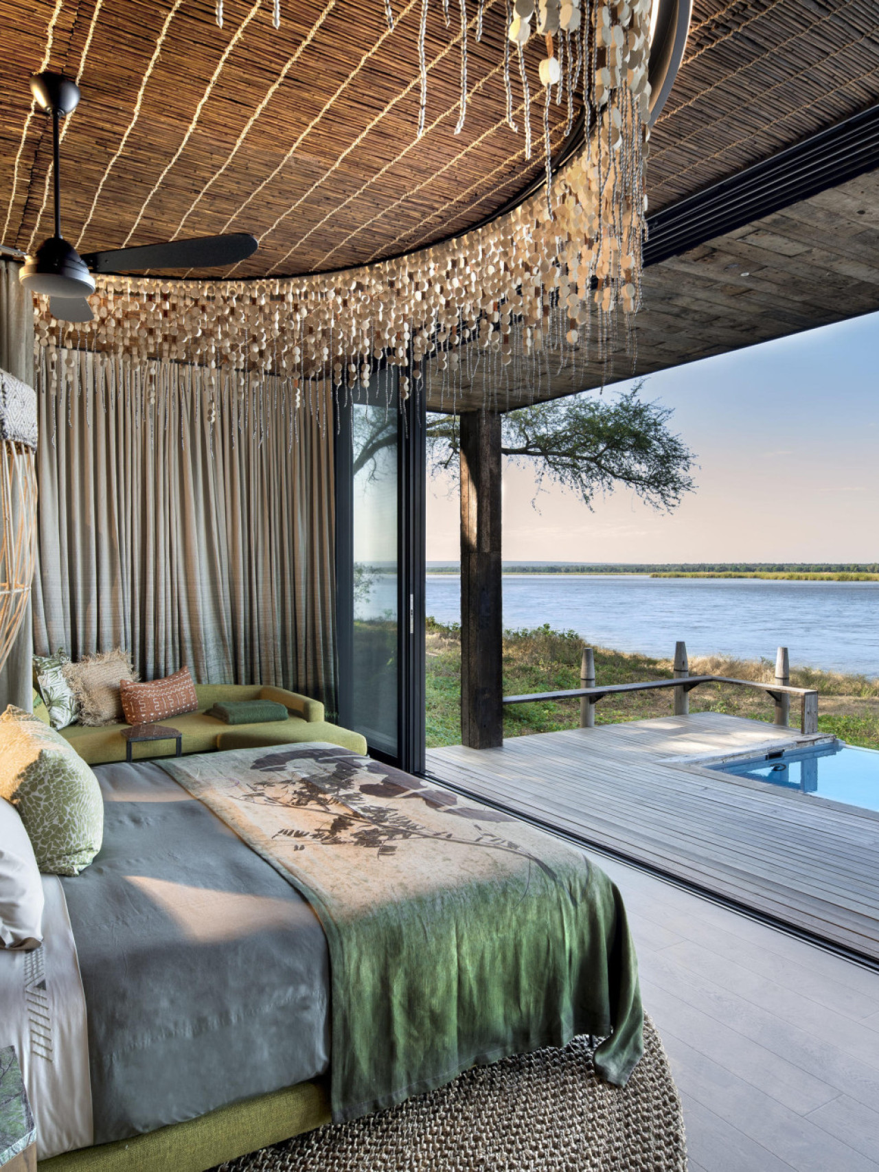 Safari-Suite mit Tauchbecken und Blick auf den Sambesi