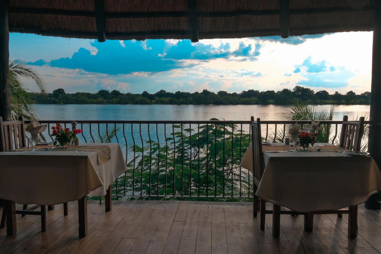 Romantische Dinner auf der Terrasse der Lodge