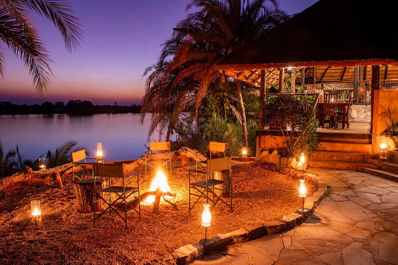 Den erlebnisreichen Tag am Lagerfeuer ausklingen lassen