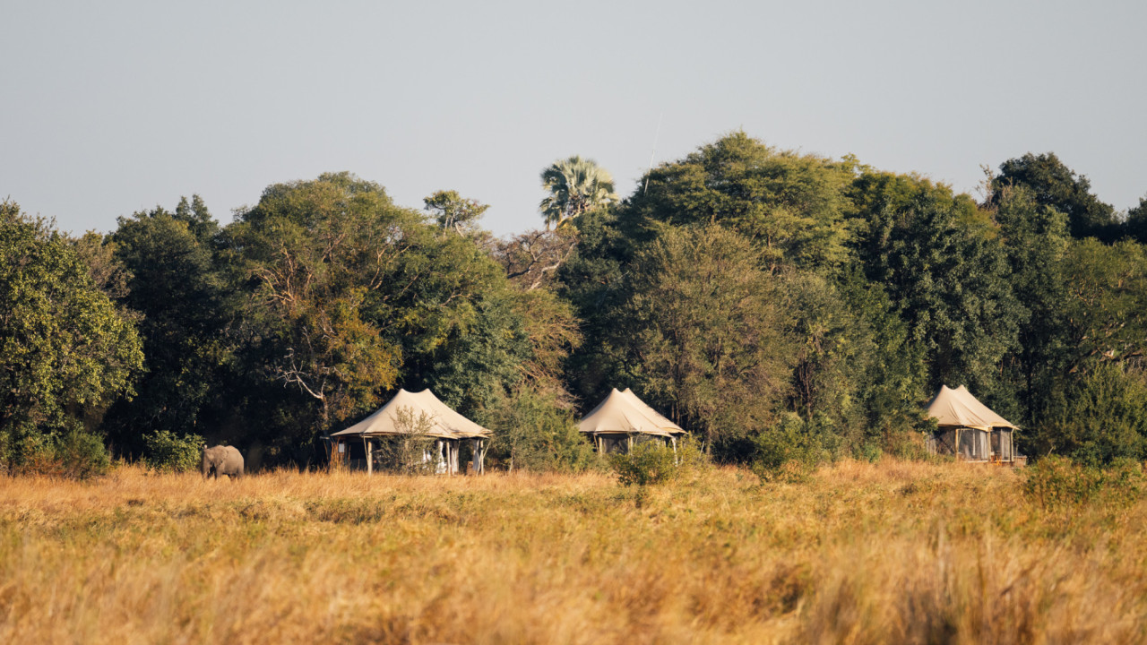 Authentisches Camp am Rande einer spektakulären Lagune