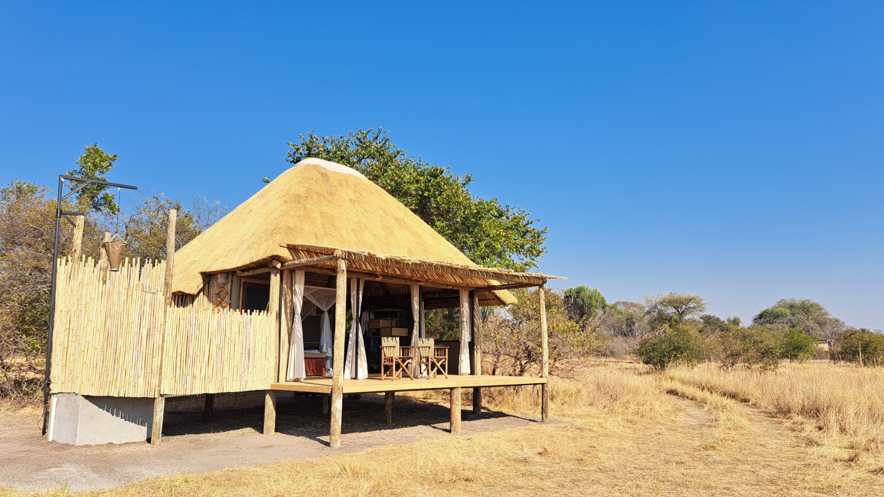 Kleines Camp in den Weiten der Busanga-Ebenen