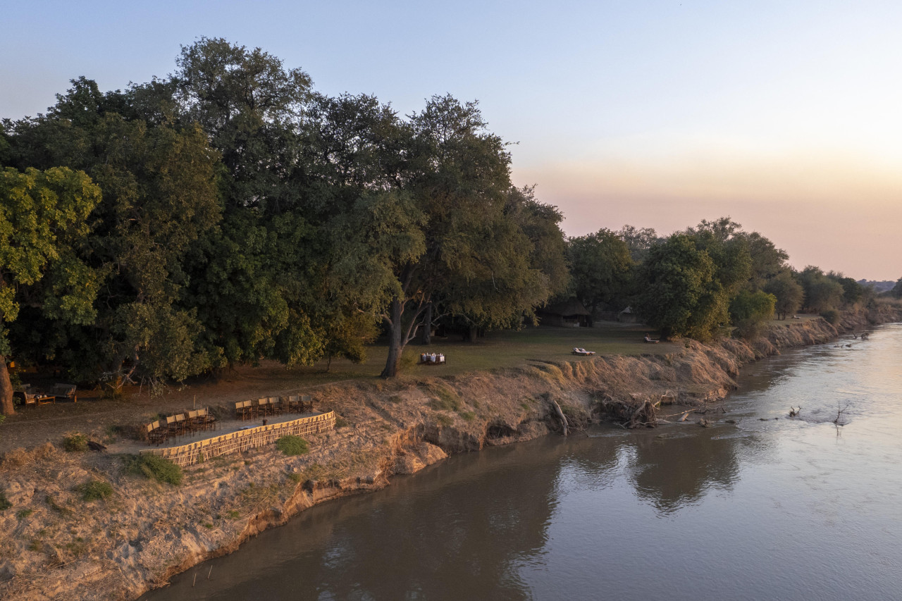 Die Ruhe des Busches am Luangwa-Fluss genießen