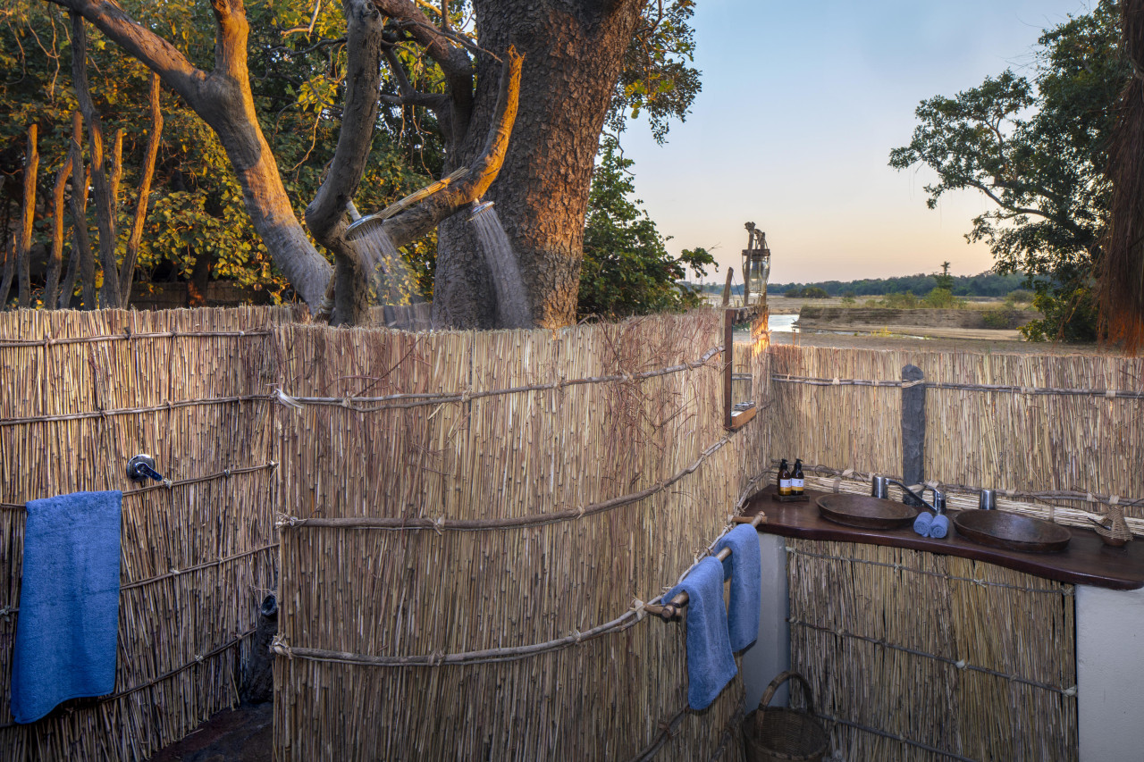 Erfrischende Dusche in der Sonne oder unter Sternen