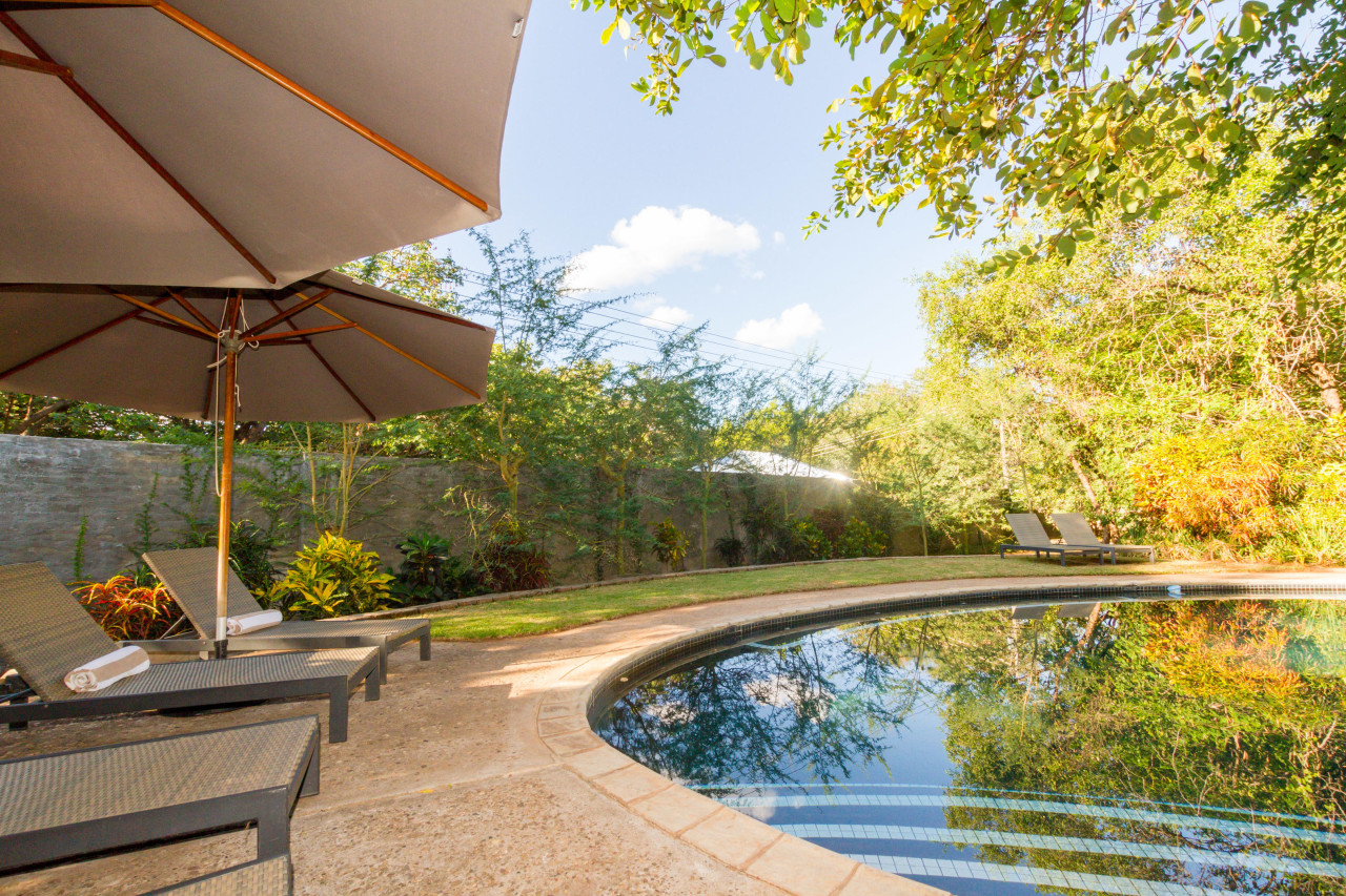 Nutzen Sie den Pool zur Erfrischung an heißen Tagen