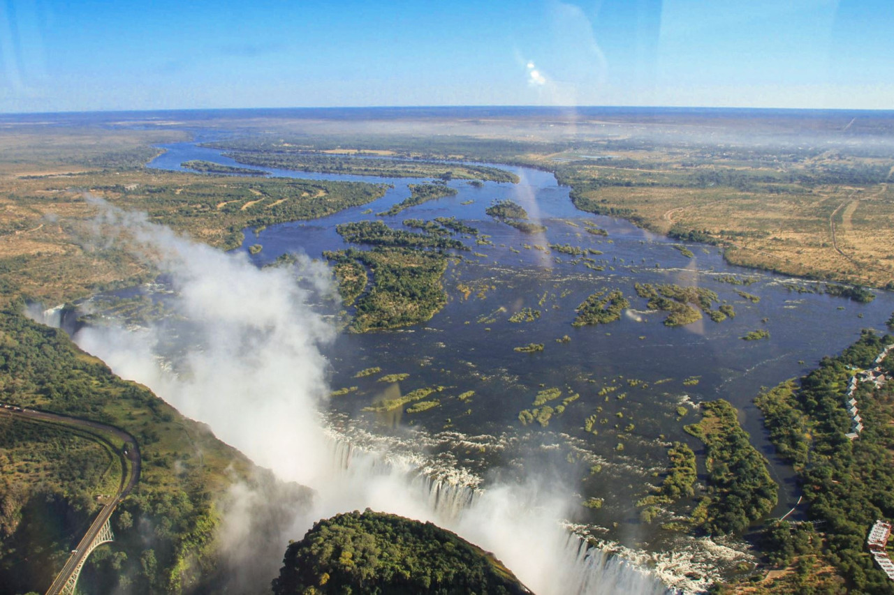 Mächtiger Anblick der Victoria Wasserfälle