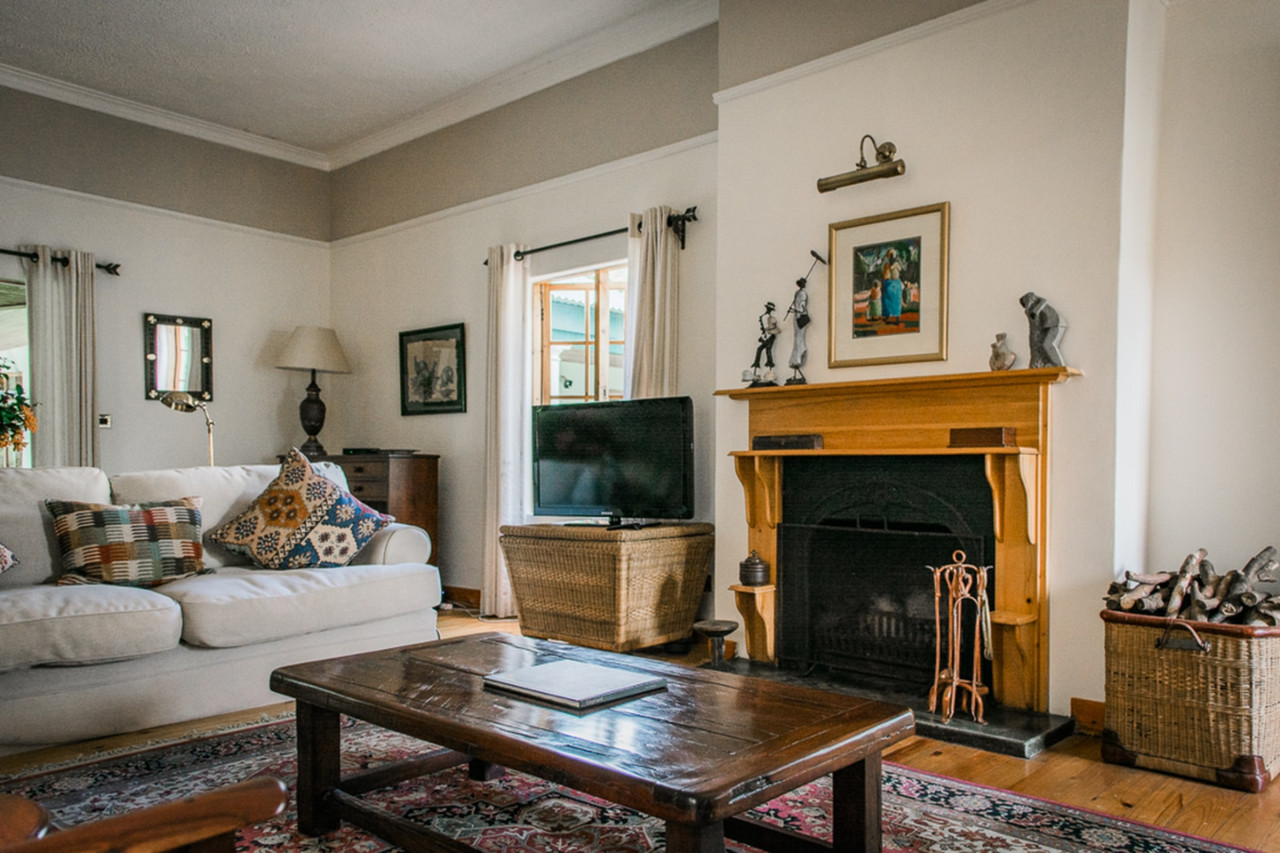 Bibliothek und Wohnzimmer zum geselligen Beisammensein