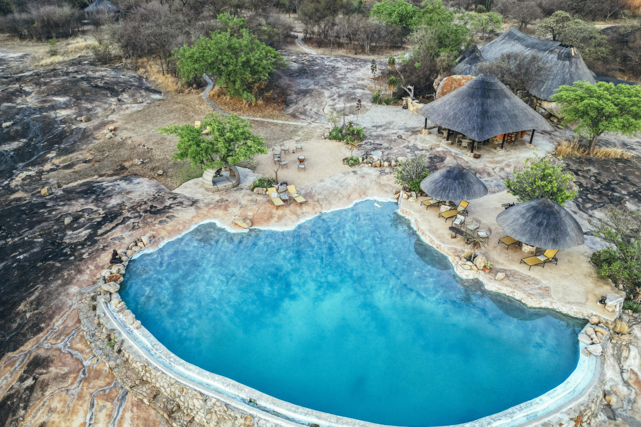 Infinitypool mit Blick auf das Wasserloch