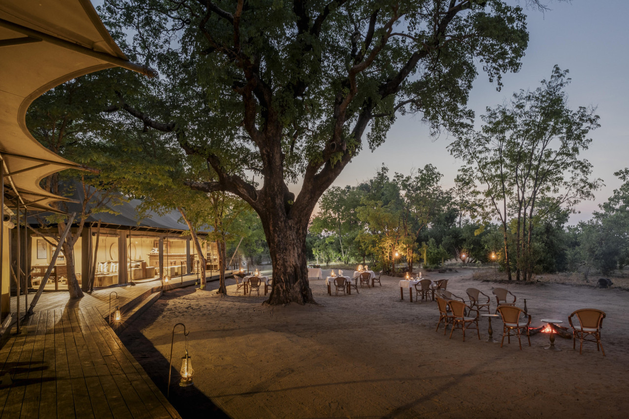 Hauptzelt für leckere Mahlzeiten und nette Begegnungen