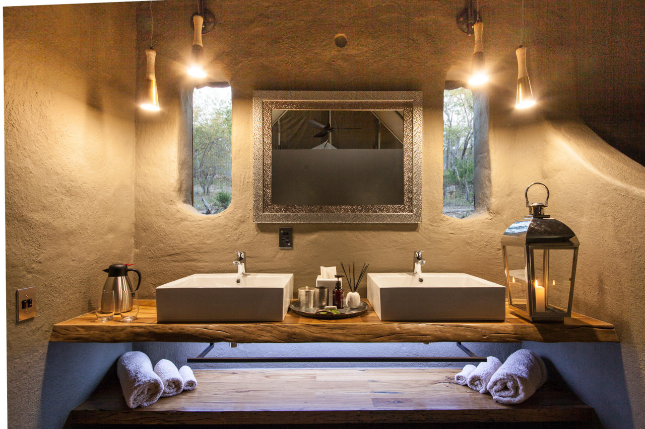 Luxuriöses Badezimmer mit allen Annehmlichkeiten