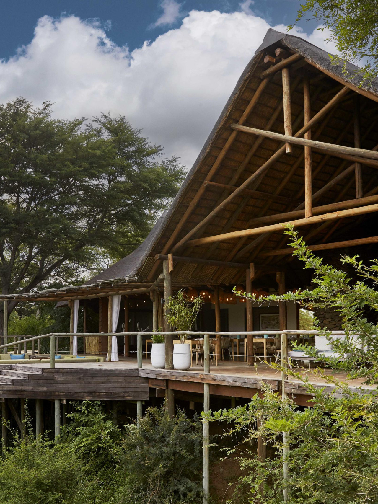 Direkt am Sable River gelegen bietet die Lodge tolle Ausblicke