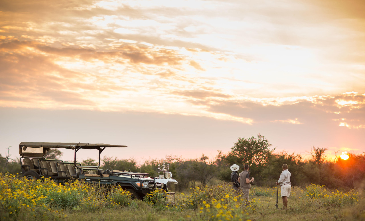 Traditioneller Sundowner nach einer Pirschfahrt