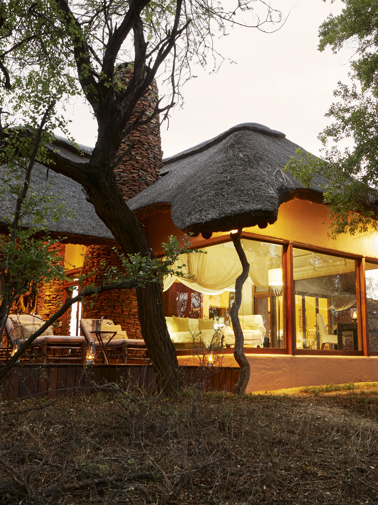 Luxus-Lodge am Flussufer Im Schatten des Waldes