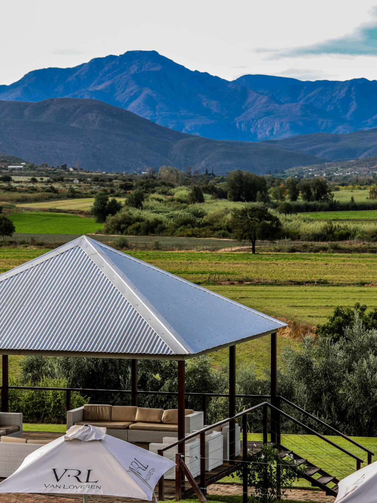 Anspruchsvolle Eleganz mit Blick auf die Hügel von Oudtshoorn