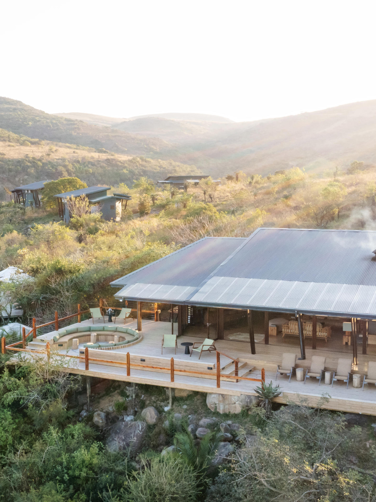 Luxuriöse Lodge liegt auf einem Bergrücken